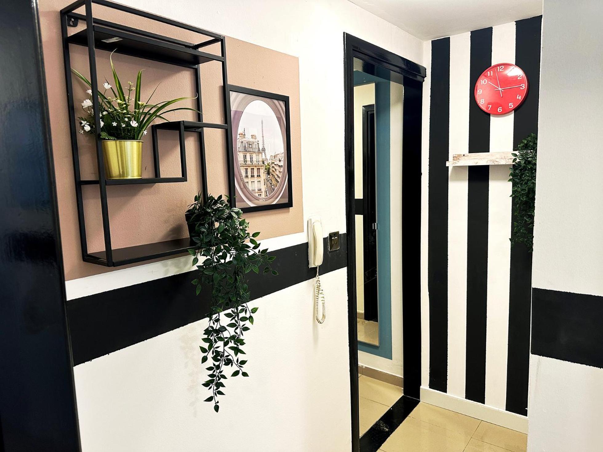 Partition Room In Al Seef Near Burjuman Metro Dubái Exterior foto