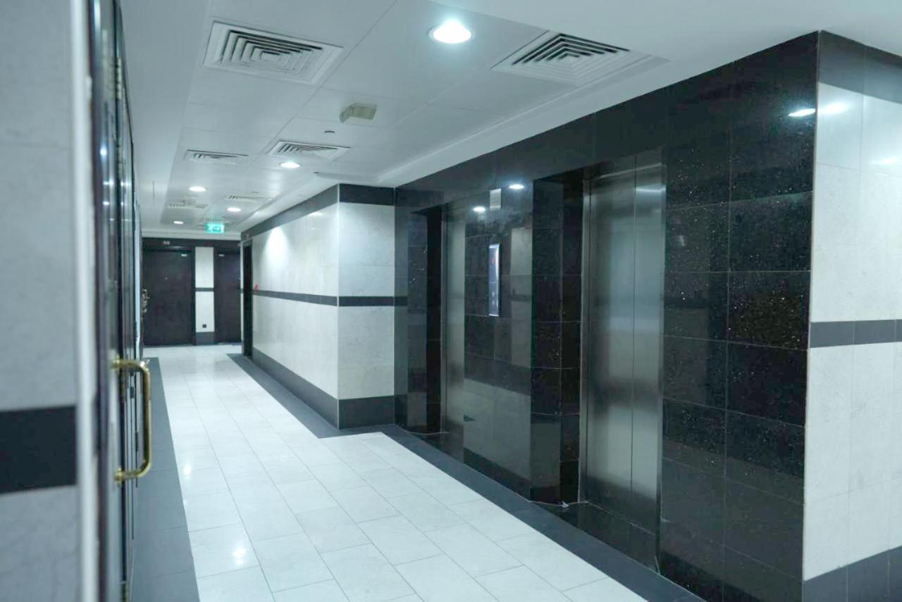Partition Room In Al Seef Near Burjuman Metro Dubái Exterior foto