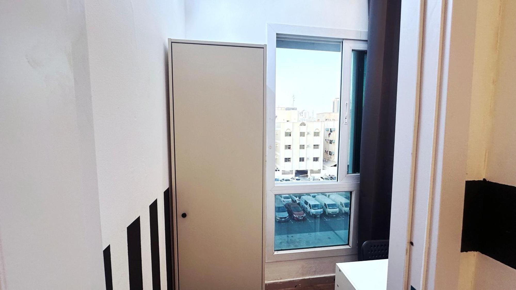 Partition Room In Al Seef Near Burjuman Metro Dubái Exterior foto