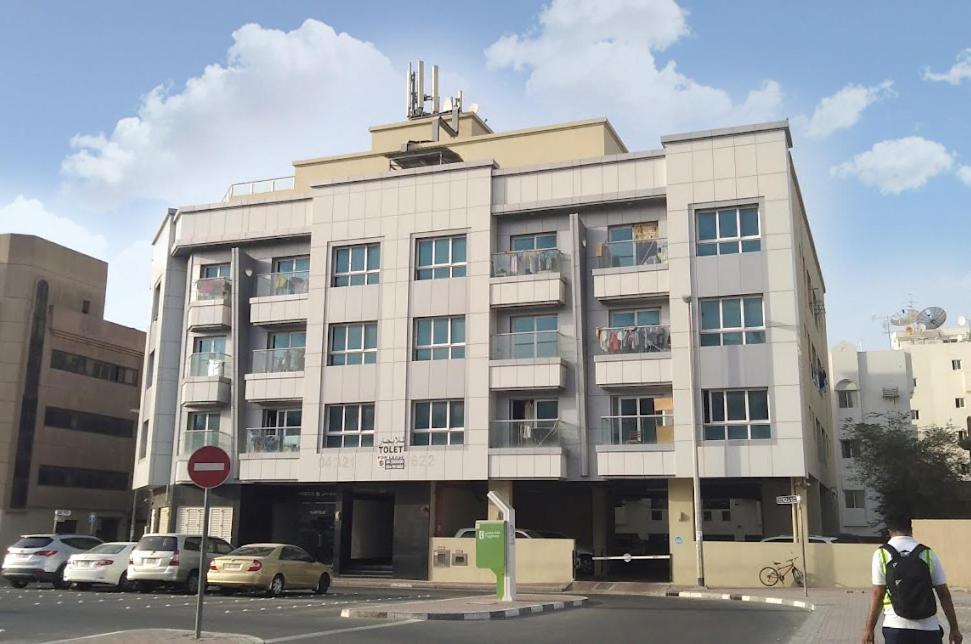 Partition Room In Al Seef Near Burjuman Metro Dubái Exterior foto
