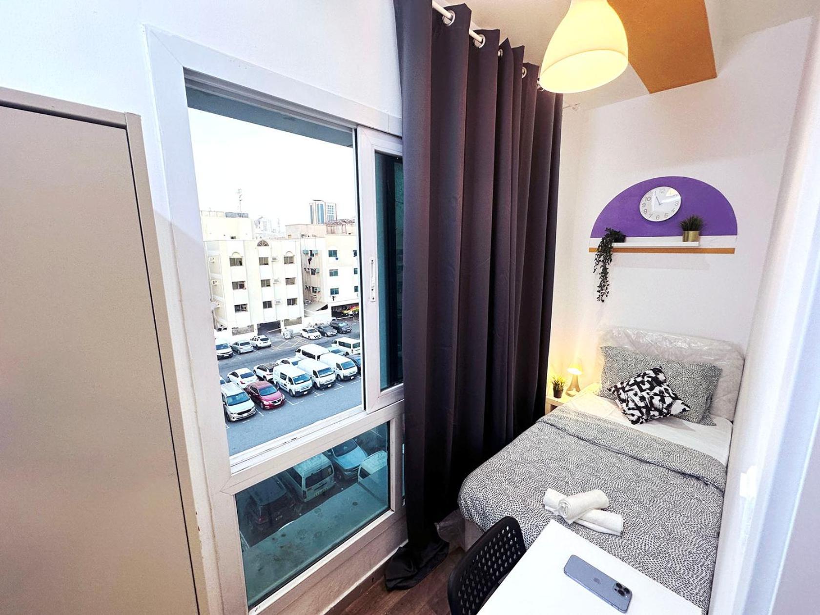 Partition Room In Al Seef Near Burjuman Metro Dubái Exterior foto